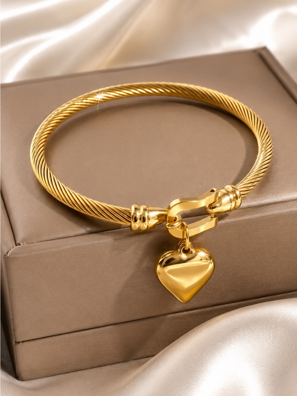 18 Gold plated Twisted Cable Bracelet with Heart Charm